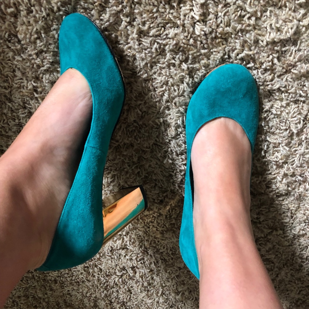 DV heels with gold accent